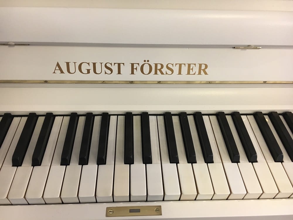 altes Klavier, weißes Klavier, August Förster Klavier, Stilklavier, Klavier-Atelier Burkhard Casper