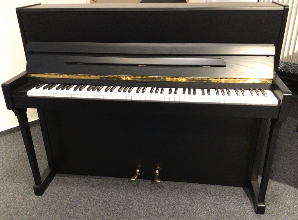 gebrauchtes deutsches Klavier