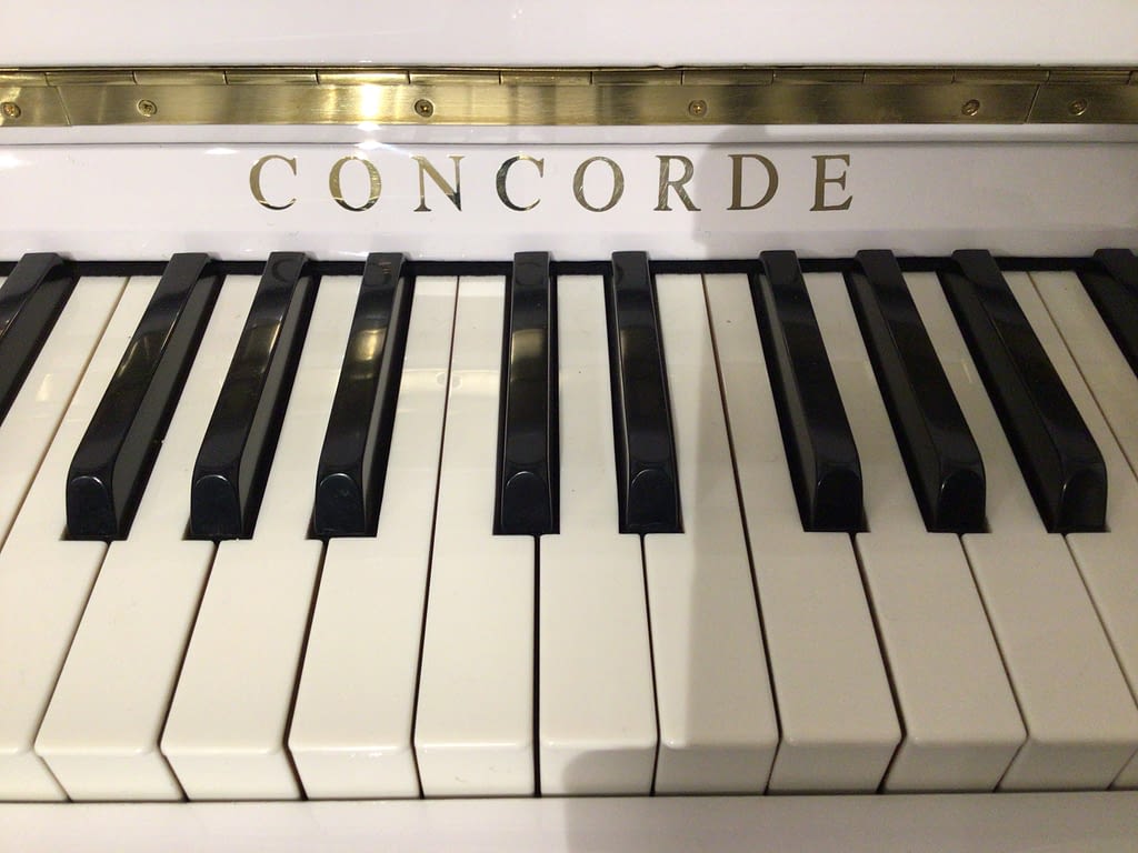 Concorde Klavier 118 weiß poliert