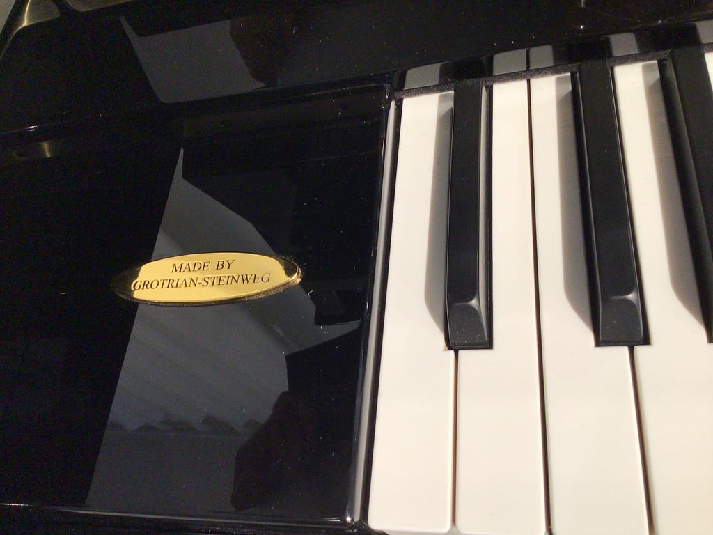 gebrauchtes deutsches Klavier