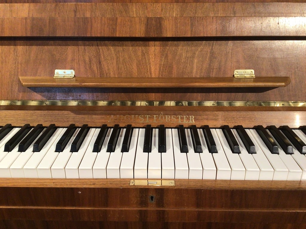deutsches gebrauchtes Klavier