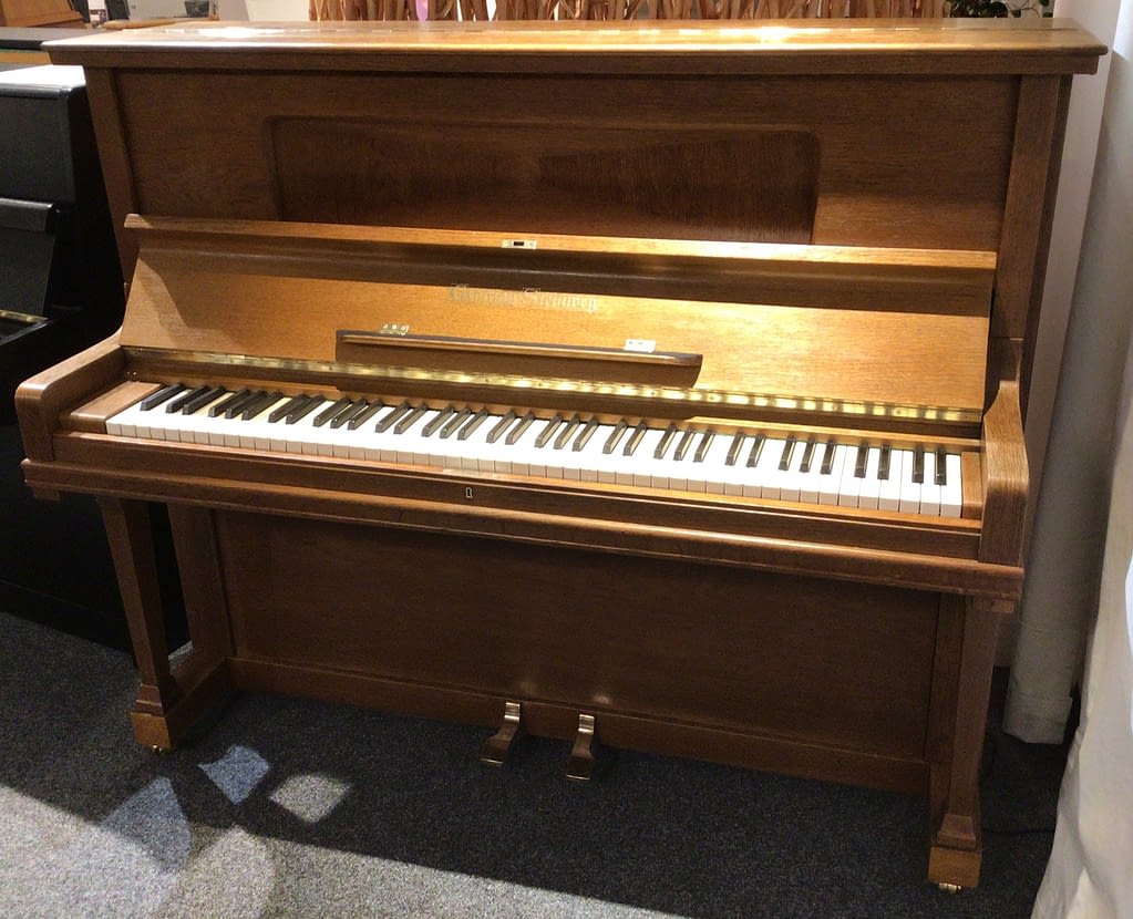 altes schönes Klavier