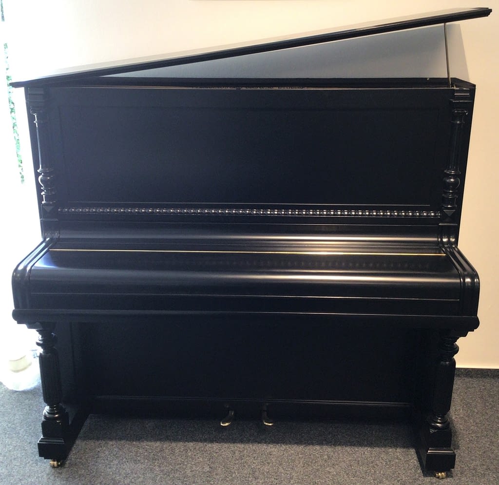 Steinway Klavier mit schönem Klang