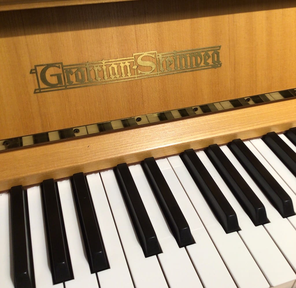Grotrian Steinweg Klavier, holzfarben