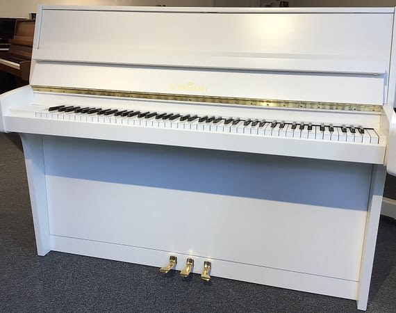 weißes deutsches Klavier