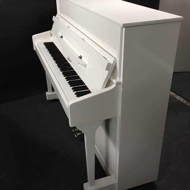 weißes Klavier