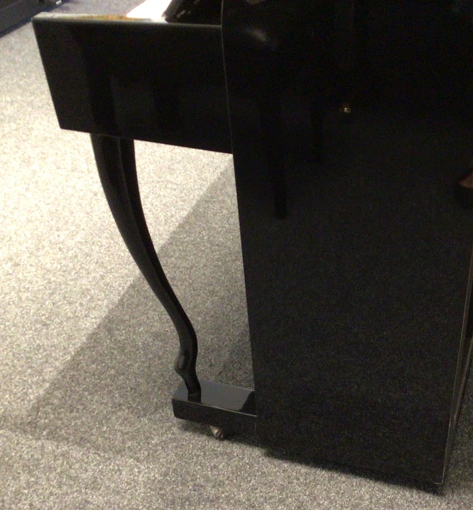 schwarzes Klavier
